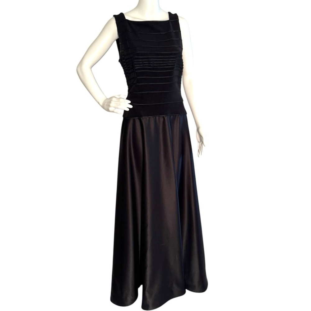 Tadashi Shoji Black Sleeveless Dropwaist Formal - Size 10